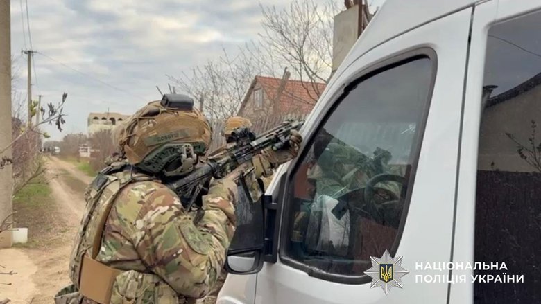 Чоловік, який напав на поліцейських і перебував у розшуку, загинув під час затримання