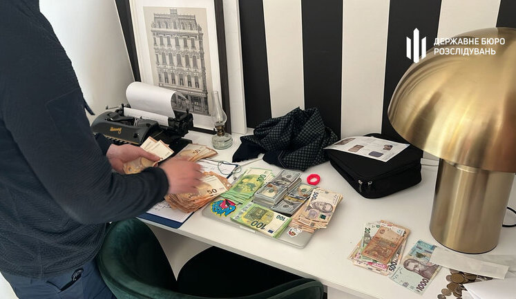 Справа про крадіжку майна у в/ч на Житомирщині: ДБР перевіряє посадовців на співпрацю зі спецслужбами РФ. ФОТОрепортаж