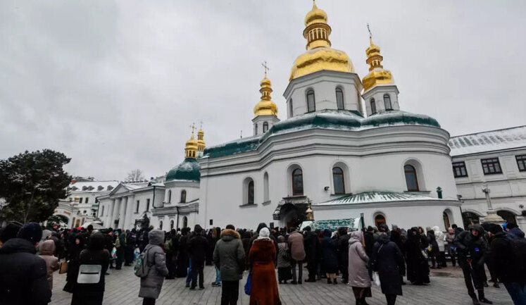 "Пашу в рашу", - біля Києво-Печерської лаври відбувається мітинг проти УПЦ МП. ВIДЕО