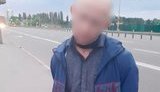 Патрульные в Киеве задержали мужчину, прятавшего наркотики в надетой на лицо маске. ФОТО