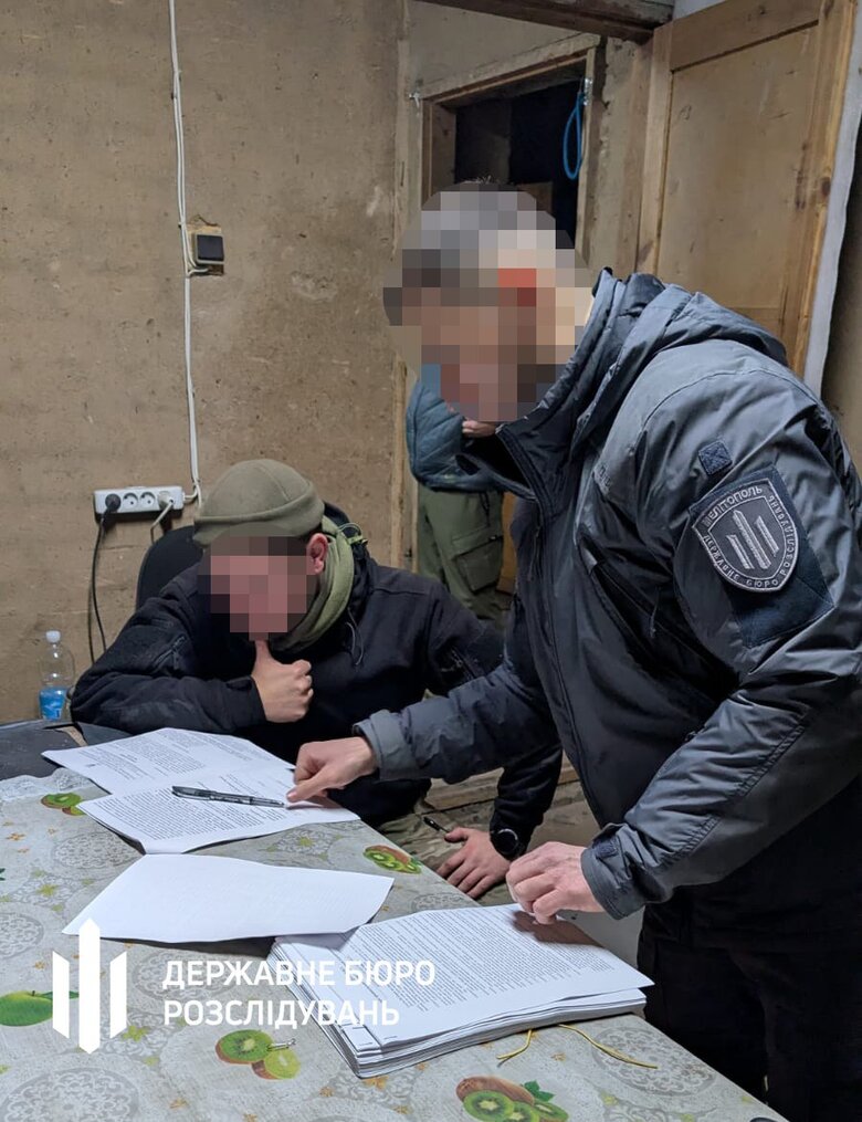 Забезпечив виплати своїй дружині за фіктивну участь у бойових діях