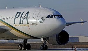 Пасажирський літак Airbus 320 розбився біля аеропорту Карачі в Пакистані. ВIДЕО
