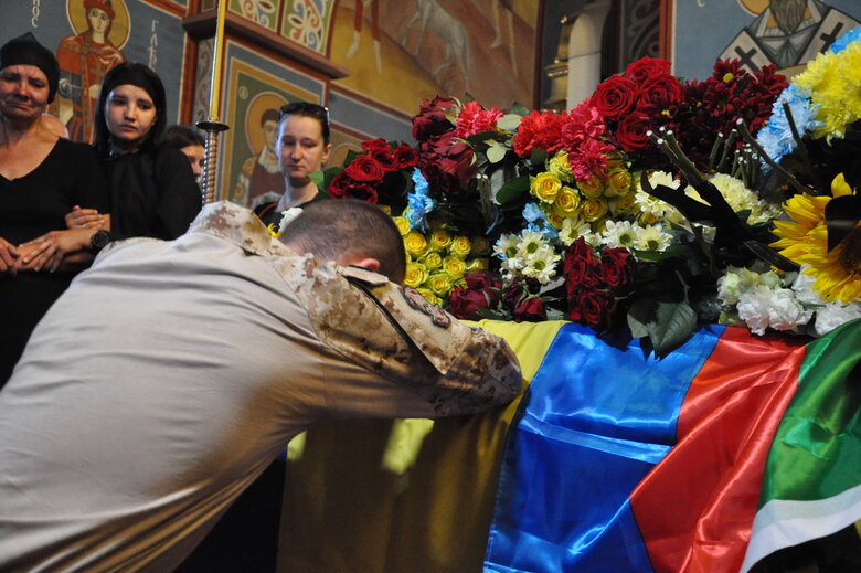 З телеведучим та військовим Карімом Гуламовим, який загинув у бою з російськими окупантами, попрощались у Києві 25