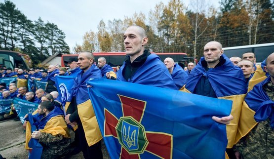Україна та РФ провели обмін військовополоненими: 270 захисників вдома. ВІДЕО+ФОТОрепортаж