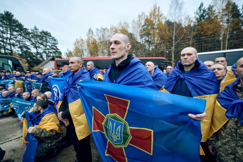 Ukraine brings home 270 defenders in prisoner exchange with Russia