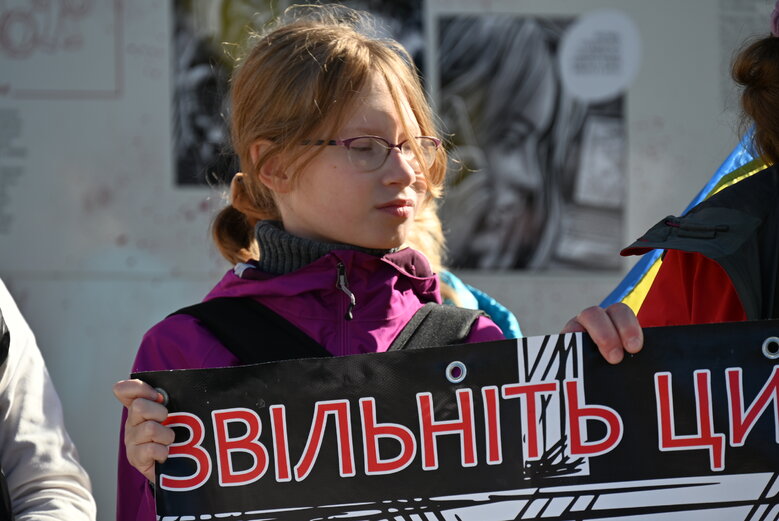 У Києві відбулася акція на підтримку цивільних жертв насильницьких зникнень 09