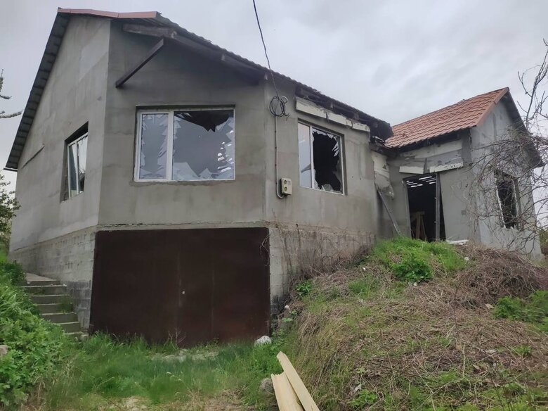Російські війська обстріляли Нікопольщину, є поранений та руйнування 03