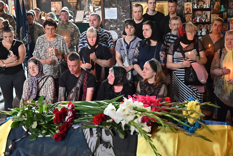 У Володимирському соборі попрощалися із загиблим у боях за Україну воїном Микитою Оптимістом Красновідом 46