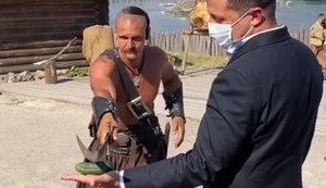 Разрубивший огурец Зеленскому козак Лозовой пошел в политику. ВИДЕО
