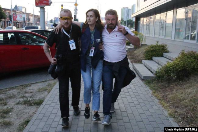 Второй день протестов в Беларуси: коктейли Молотова, светошумовые гранаты, стрельба и баррикады 05