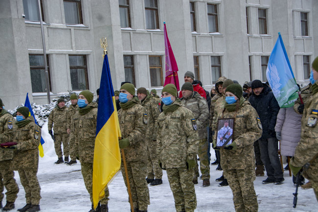 Із загиблим від кулі російського снайпера воїном 81-ї ОАеМБр Олександром Глушком попрощалися в Полтаві 05