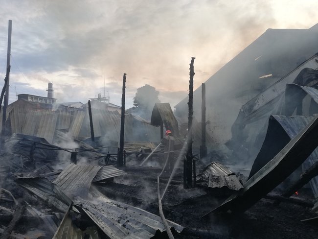 На території Ніжинського жиркомбінату сталася масштабна пожежа: вогонь ліквідовано, жертв немає, - ДСНС 02