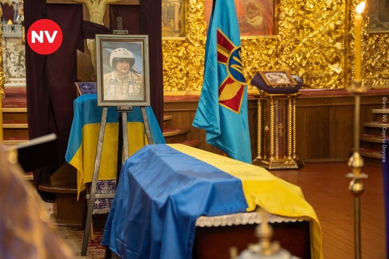 У Житомирі попрощалися з пілотом Олександром Довгачем