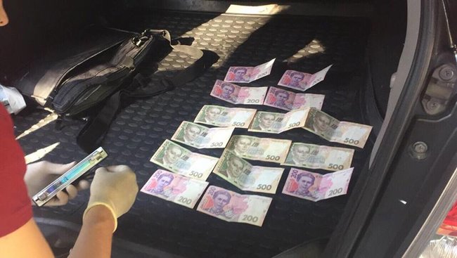 Чиновника Святошинської РДА Києва упіймали на хабарі 6 тисяч, - ГПУ 02