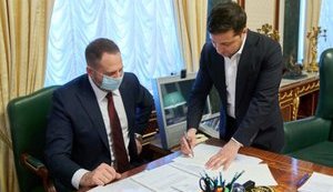 Якій статус у Зеленського в офісі Єрмака?