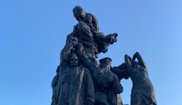 Зеленский почтил память жертв нацистских концлагерей. ФОТО