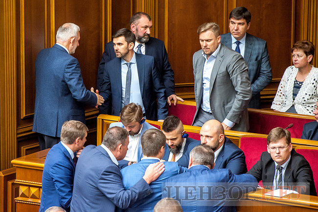 Поцілунок Трояна і Тарути, Гаврилюк, що читає, день народження Розенблата і вільне місце Гройсмана, - робота Ради 25 травня 17