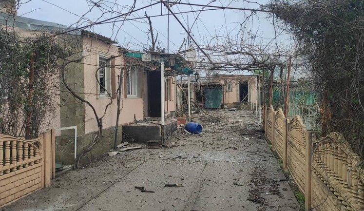 Наслідки російських обстрілів Херсона та області: одна людина загинула, ще 14 постраждали, є пошкодження