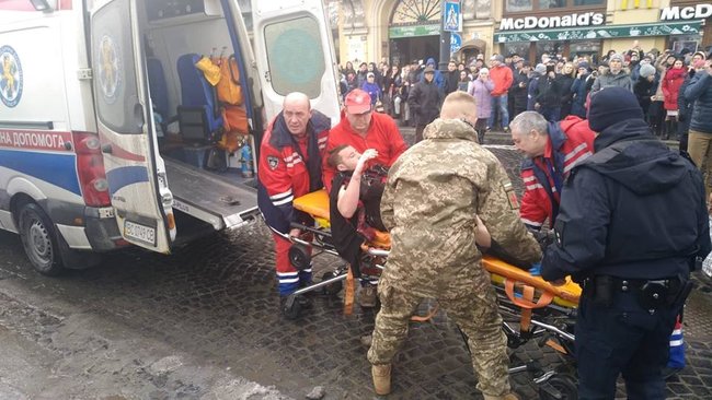 На ярмарку в центрі Львова сталася пожежа, вибухнули балони з газом, є постраждалі 16 На ярмарку в центрі Львова сталася пожежа, вибухнули балони з газом, є постраждалі 16