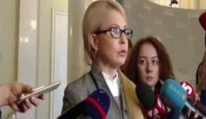 Влада підготувала спеціальні групи людей, яких запустили під НБУ і ВР, щоб говорити ЗМІ, що вони прийшли за гроші, - Тимошенко про протести в Києві. ВIДЕО