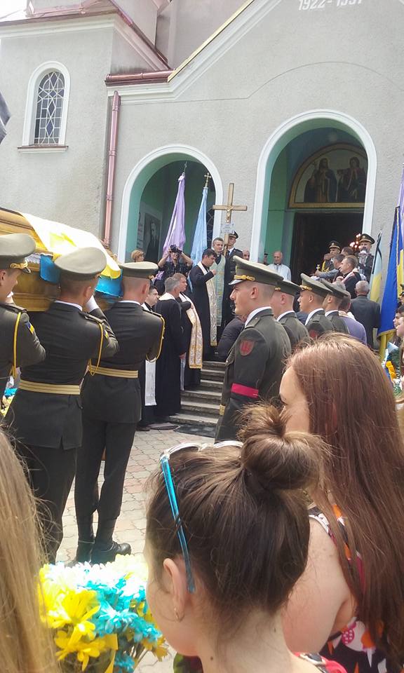 Загиблого бійця Івана Сперелупа поховали на Львівщині 04
