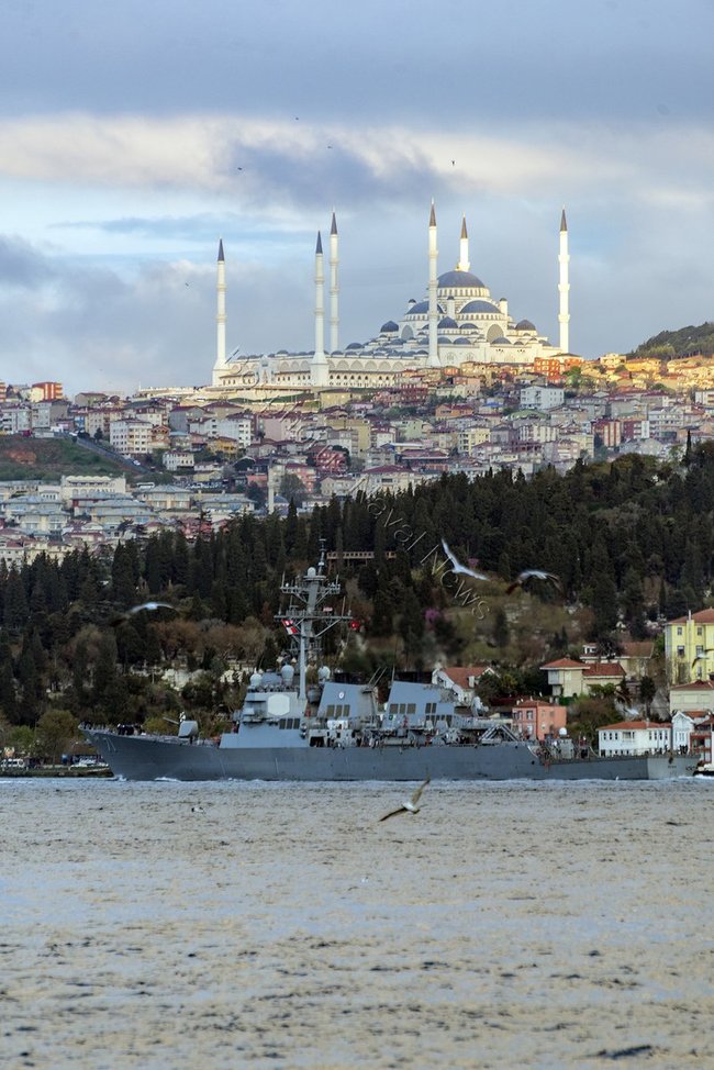 US navy destroyer USS Ross DDG71 enters Black Sea 02