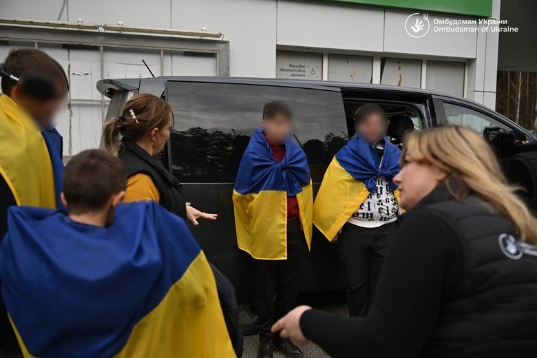 Україна повернула ще сімох дітей із окупації