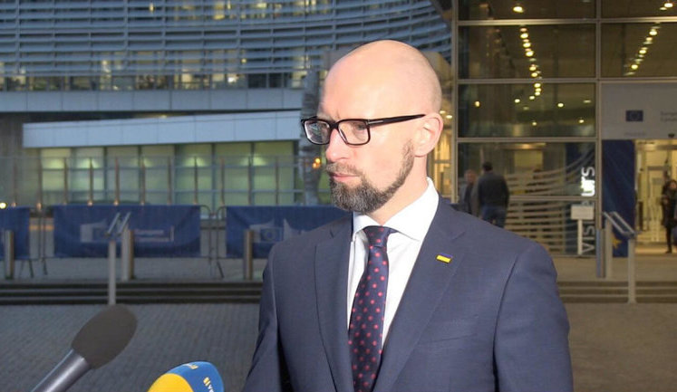 Очікуємо, що в найближчі два тижні буде прийнято рішення про посилення санкцій проти Росії, - Яценюк. ВIДЕО
