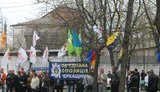 Под харьковским судом уже митингуют сторонники и противники Тимошенко, само здание оцепили силовики. ФОТОрепортаж