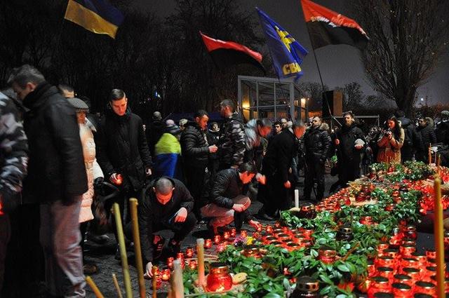 Националисты провели в Киеве акцию памяти жертв Голодомора 09