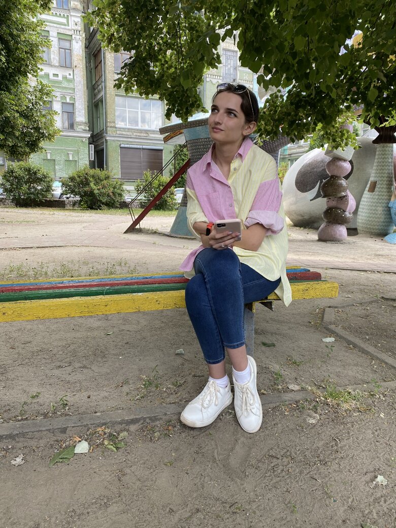 Сестра пораненого морського піхотинця з Азовсталі Михайла Діанова Альона: Ще на початку березня ми дізналися, що брата поранено в обидві ноги, а в правій руці постраждала і кістка. Чи отримує він медичну допомогу зараз у полоні - ми не знаємо 02