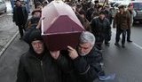 "Власть на гиляку": чернобыльцы с гробом провели марш в Донецке. ФОТОрепортаж