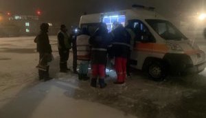 4-річного хлопчика, який випав із вікна 4 поверху в Бахмуті, вночі доставили військовим вертольотом у Дніпро. Лікарі борються за його життя, - радниця голови Дніпропетровської ОДА Губа. ФОТОрепортаж
