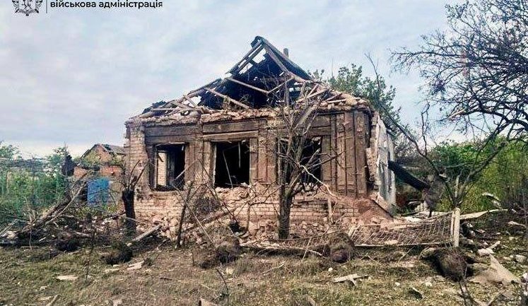 Масовані обстріли півдня України: десятки поранених, пошкоджені будинки, порт і цивільні судна