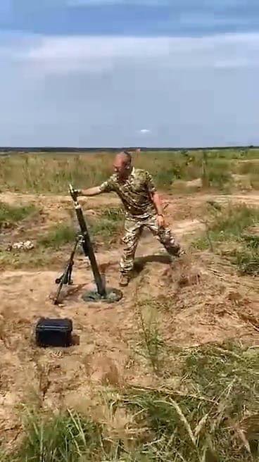Взяв участь як заряджальник у випробуваннях українського 60-мм міномета, - Пашинський 02