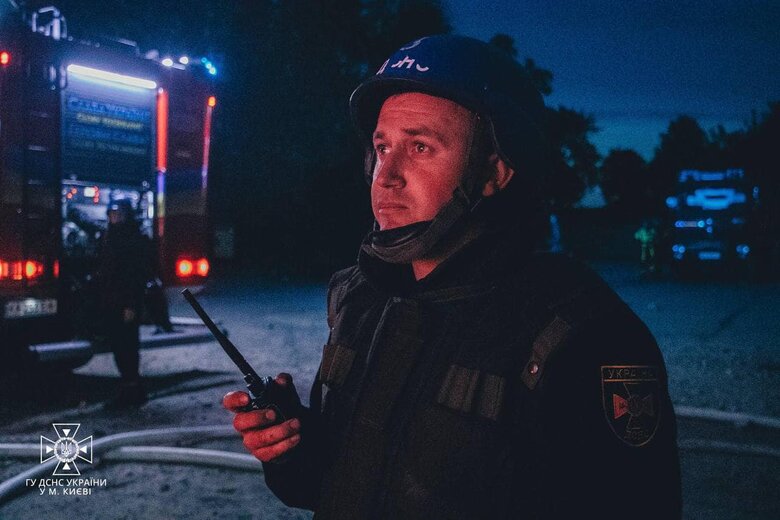 МВС про пошкодження внаслідок атаки на Київ: У Солом’янському районі горіли 4 автобуси та гараж. Усі займання ліквідовані 03