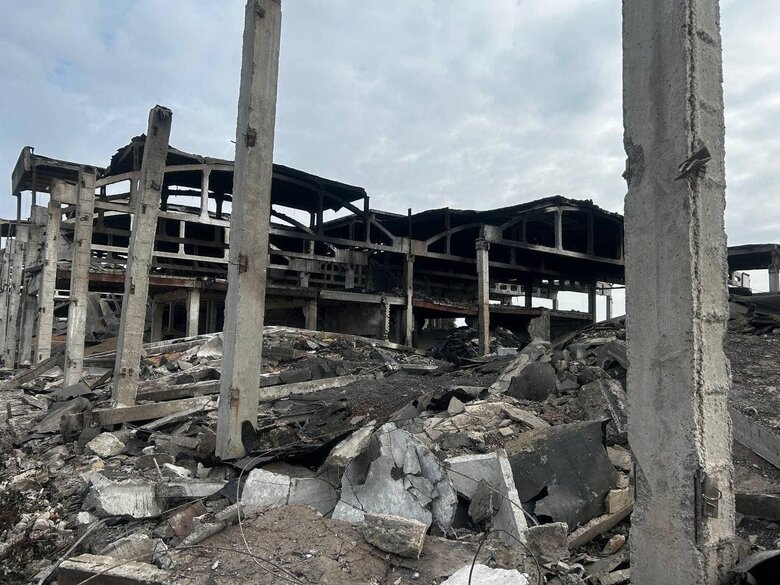 Окупанти вдарили по ангару на Харківщині, згоріли тонни збіжжя