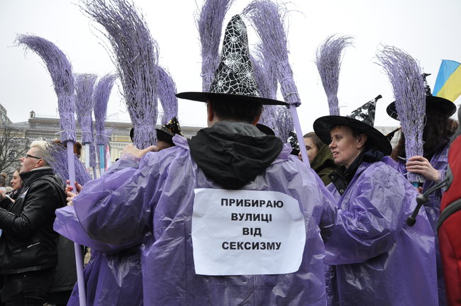 Марш за права женщин прошел в центре Киева 75