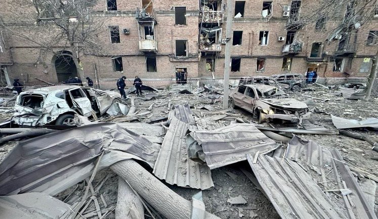 Масована нічна атака на Дніпро: пошкоджено будинки, 18 людей постраждало, серед них дитина (оновлено). ФОТОрепортаж