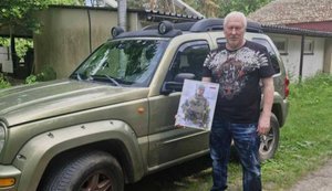 Батько польського добровольця Штибера, який загинув за Україну, передав українським військовим авто сина. ФОТО