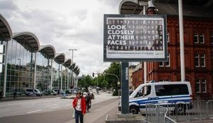 "Уважно подивіться на ці обличчя": Портрети воїнів АТО і волонтерів з'явилися в Гамбурзі напередодні саміту G20. ФОТО
