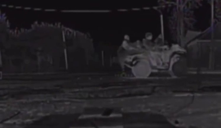 Оператори "Шершнів Довбуша" влаштували засідку за допомогою дрона на Донеччині та уразили квадроцикл, набитий рашистами. ВIДЕО