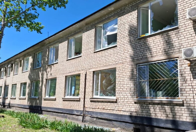 У Нікополі російська армія обстріляла лікарню і привтані будинки