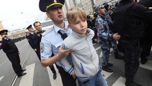 У Санкт-Петербурзі третьокласників попередили про відповідальність за участь у мітингах