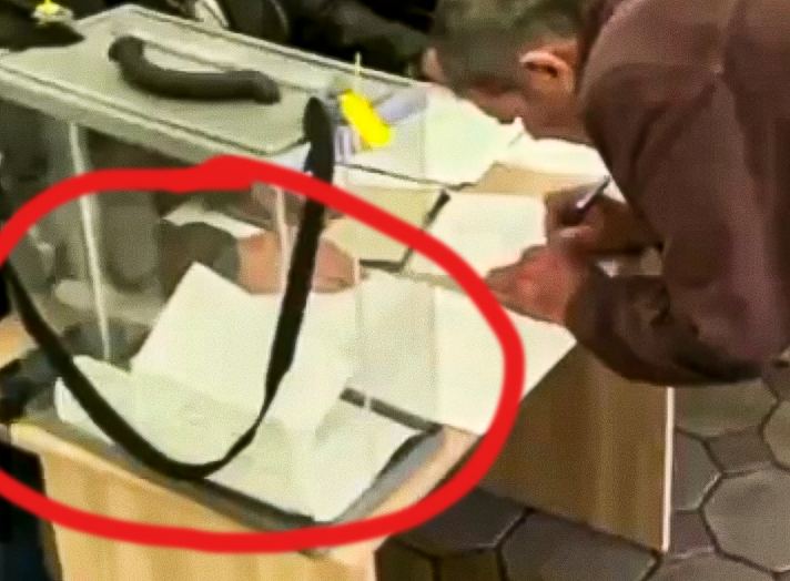 Окупанти примушують маріупольців брати участь у референдумі, погрожуючи звільненнями, - Андрющенко 04