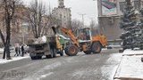Мэрия Луганска похвасталась, как убирают снег в Запорожье. ФОТО
