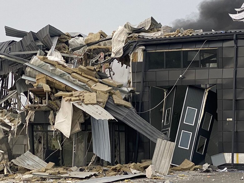 Окупанти вранці поцілили ракетою у передмістя Запоріжжя, зруйновано СТО 01