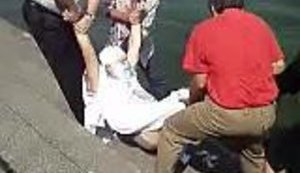 Активисты Славянской партии утопили в Днепре Филарета. ВИДЕО.