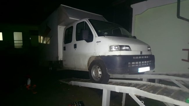 Громадянин Польщі втратив автомобіль, намагаючись провезти в бензобаку тисячу пачок контрабандних сигарет, - Держприкордонслужба 01