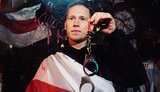 Гражданин Беларуси Лукашук около семи часов простоял на коленях возле посольства РБ в Киеве. ВИДЕО